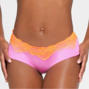 SKIMS lace swim boyshort 
Neon orchid 
Size M